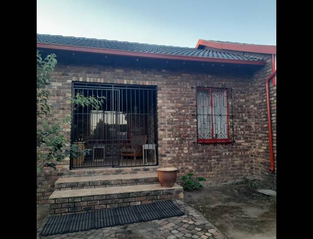 4 BEDROOM HOUSE FOR SALE IN BIRCHLEIGH NORTH